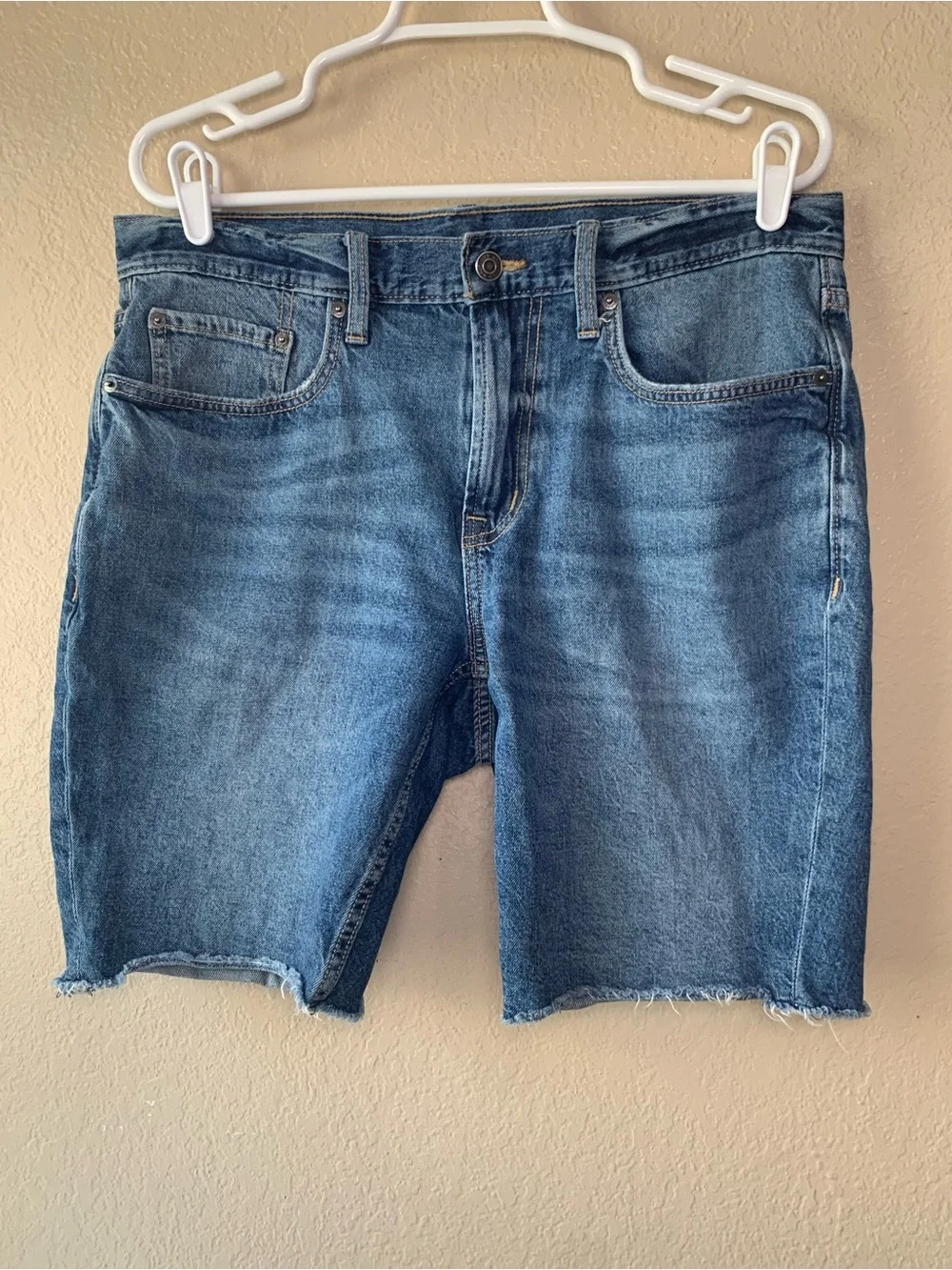 OLD NAVY Built-In Flex Raw Hem Denim Shorts Size 33”